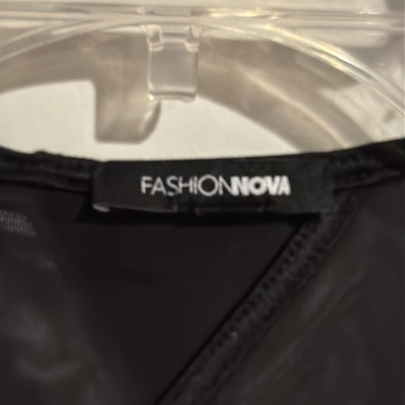 Fashion Nova Crop Top - Black Sz small - Picture 4 of 5